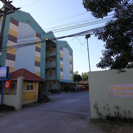 Lamphun Place Hotell Exteriör bild